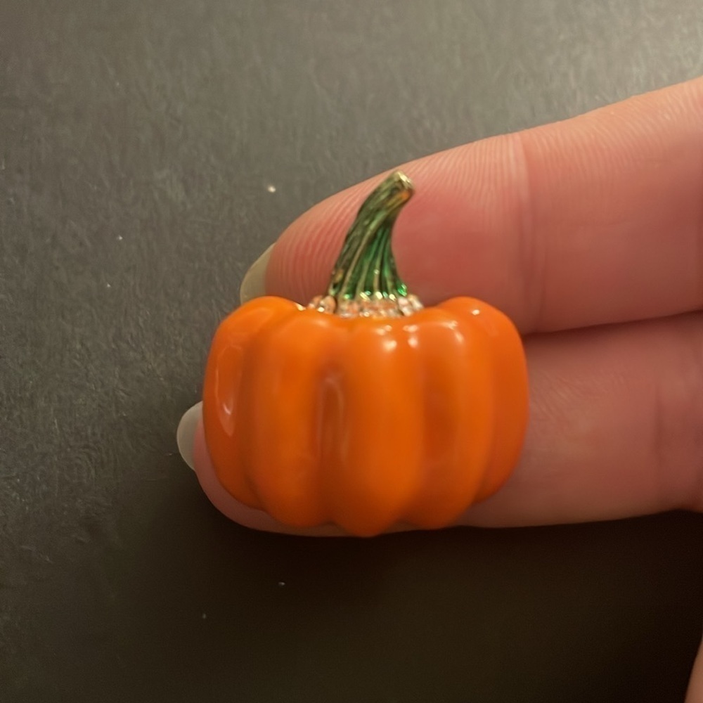 MACY'S ORANGE PUMPKIN enamel brooch